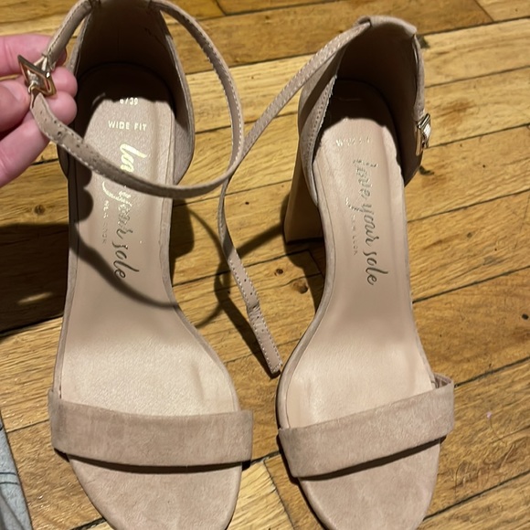 Tan heels - Picture 9 of 10